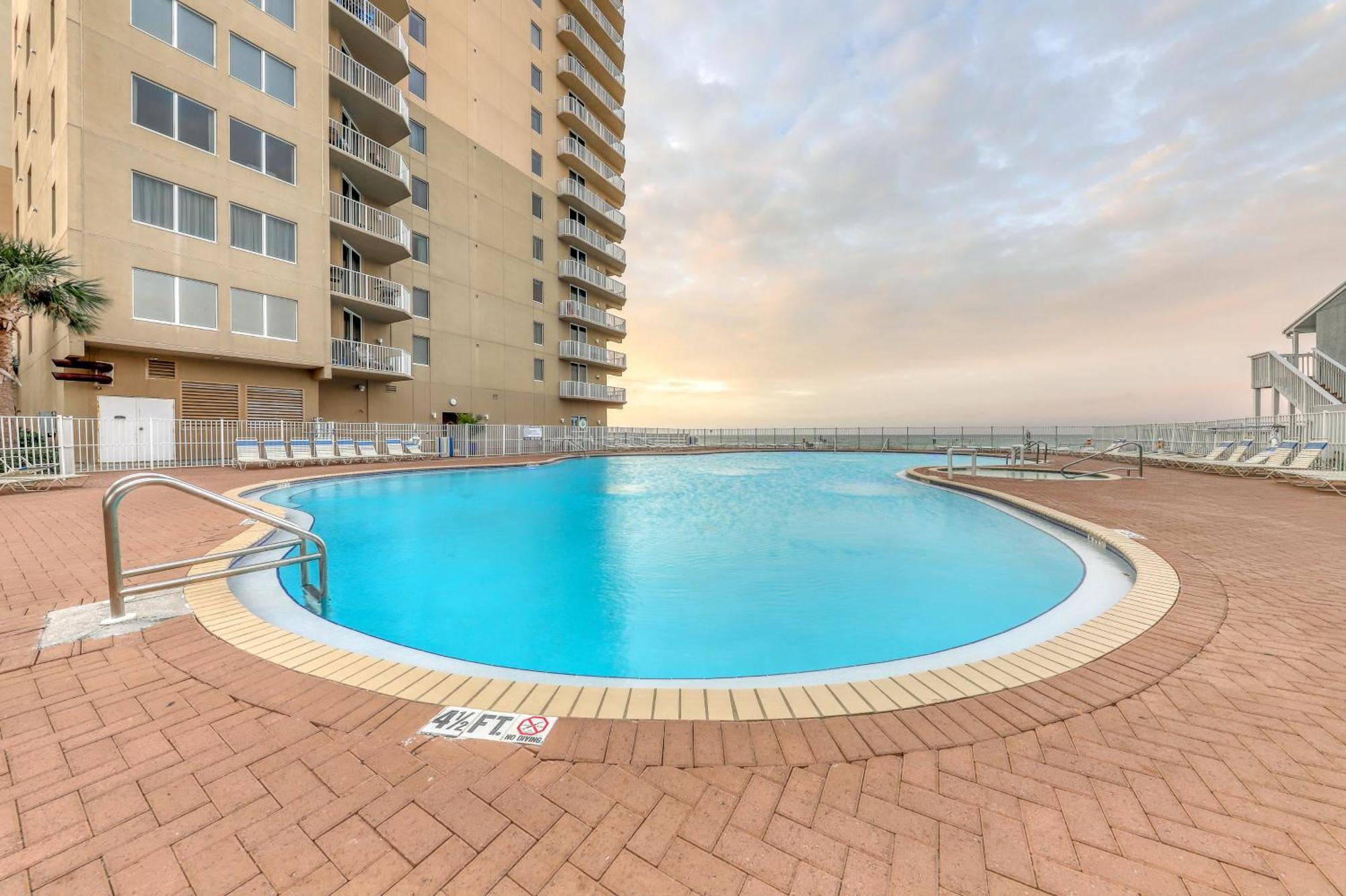 Aparthotel Breathtaking Gulf-front Near Pier Park *